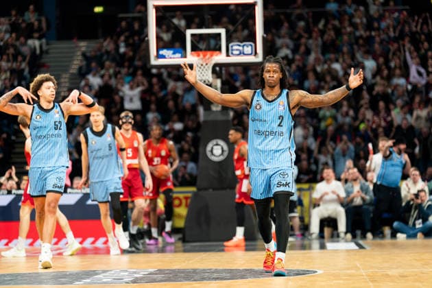 Leonard Thorpe Jr. (Veolia Towers Hamburg, 02) jubelt Jubel, Zacharie Perrin (Veolia Towers Hamburg, 52), GER, Veolia Towers Hamburg vs FC Bayern Muenchen Basketball, Basketball, Bundesliga, Spieltag 22, Saison 2025 2026, 29.03.2026 GER, Veolia Towers Hamburg vs FC Bayern Muenchen Basketball, Basketball, Bundesliga, Spieltag 22, Saison 2025 2026, 29.03.2026 Hamburg Copyright: xEibner-Pressefoto MaxxVincenx EP_MVN