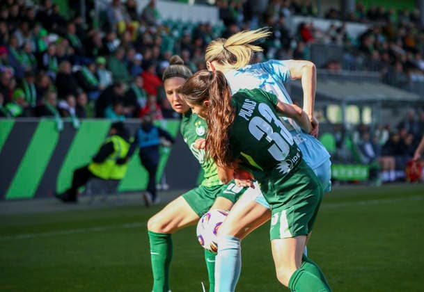 Deutschland: Frauen-Bundesliga 2025 2026, 22. Spieltag - VfL Wolfsburg VS 1. FC Union Berlin - AOK Stadion (Wolfsburg): Eileen Campbell (1. FC Union Berlin Frauen, 10) Judit Pujols (VfL Wolfsburg Frauen, 33) Wolfsburg Copyright: xAymanxAlahmedx