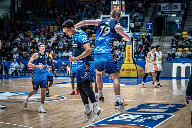 29.03.2026, xhfmx, Basketball easyCredit BBL Bundesliga, Frankfurt Skyliners - Rostock Seawolves v.l. Garai Zeeb (Skyliners Frankfurt) und Till Pape (Skyliners Frankfurt) jubeln (DFL DFB REGULATIONS PROHIBIT ANY USE OF PHOTOGRAPHS as IMAGE SEQUENCES and or QUASI-VIDEO) Frankfurt am Main