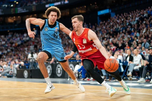 Andreas Obst (FC Bayern Muenchen Basketball, 13) im Dribbling gegen Zacharie Perrin (Veolia Towers Hamburg, 52), GER, Veolia Towers Hamburg vs FC Bayern Muenchen Basketball, Basketball, Bundesliga, Spieltag 22, Saison 2025 2026, 29.03.2026 GER, Veolia Towers Hamburg vs FC Bayern Muenchen Basketball, Basketball, Bundesliga, Spieltag 22, Saison 2025 2026, 29.03.2026 Hamburg Copyright: xEibner-Pressefoto MaxxVincenx EP_MVN