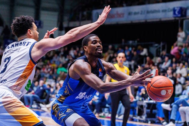 easycredit BBL, Frankfurt Skyliners - Rostock Seawolves, 29.03.2026 William Christmas (Frankfurt Skyliners, 8) gegen Dominic Lockhart (Rostock Seawolves, 3) Spiel der easycredit BBL: Frankfurt Skyliners - Rostock Seawolves; am 26. Spieltag der Saison 25 26 in der Süwag Energie ARENA am 29.03.2026 Copyright: xBEAUTIFULxSPORTS Hahnex