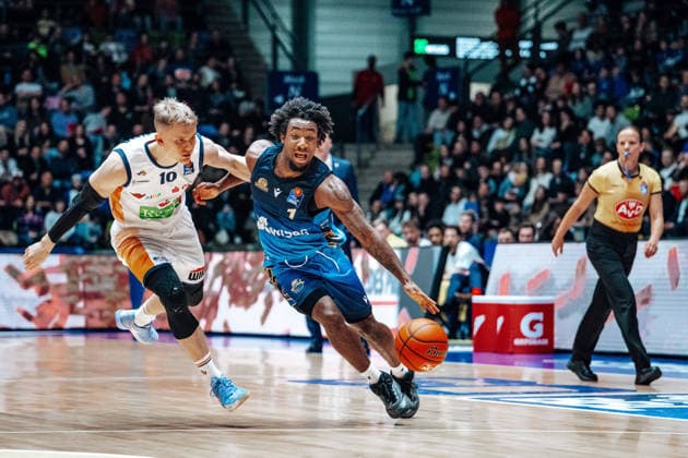 Lukasz Kolenda (Rostock Seawolves 10), Isaiah Swope (Skyliners Frankfurt, 01) GER, Skyliners Frankfurt vs. Rostock Seawolves, easycredit BBL, Bundesliga, 26 Spieltag, Saison 2025 2026. 29.03.2026 Eibner-Pressefoto Attila Ziga GER, Skyliners Frankfurt vs. Rostock Seawolves, easycredit BBL, Bundesliga, 26 Spieltag, Saison 2025 2026. 29.03.2026 Frankfurt am Main Copyright: xEibner-Pressefotox EP_AZA