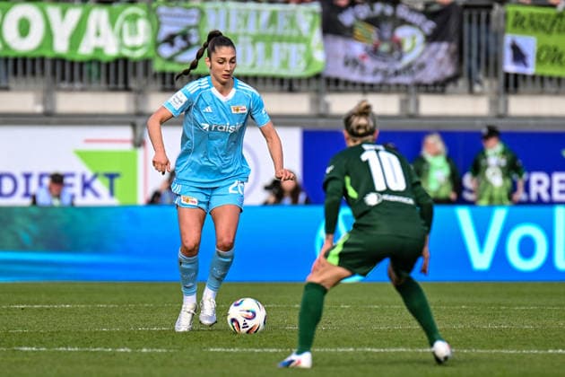 Fußball I Frauen I Saison 2025-2026 I Bundesliga I 22. Spieltag I VfL Wolfsburg - 1. FC Union Berlin I 29.03.2026 Amber Tysiak (26, 1. FC Union Berlin), Svenja Huth (10, VfL Wolfsburg) Wolfsburg AOK Stadion Niedersachsen Deutschland Copyright: xLobeca InesxHähnelx