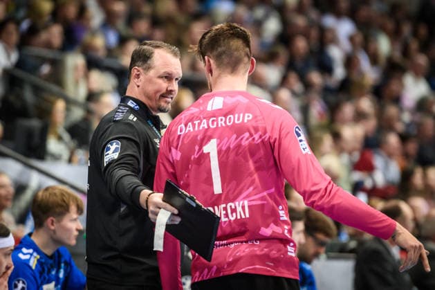 Misha Kaufmann (TVB Stuttgart, Trainer) mit Mateusz Kornecki (TVB Stuttgart, 01) GER, TVB Stuttgart - TBV Lemgo Lippe, DAIKIN HBL, Handball, Bundesliga, 26. Spieltag, Spielzeit 2025 2026, 29.03.2026 GER, TVB Stuttgart - TBV Lemgo Lippe, DAIKIN HBL, Handball, Bundesliga, 26. Spieltag, Spielzeit 2025 2026, 29.03.2026 Stuttgart Copyright: xSandyxDinkelackerx EP_SDR