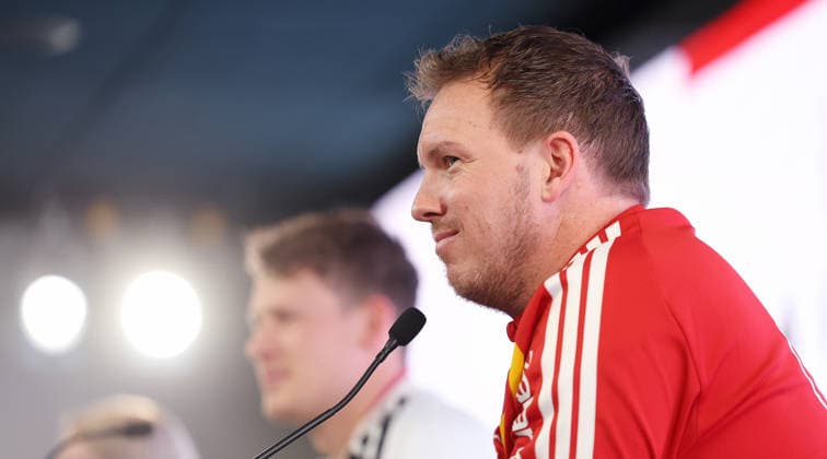 Stuttgart, Fußball Länderspiel Deutschland PK, Trainer Julian Nagelsmann (vorn), Alexander Nübel (hinten)