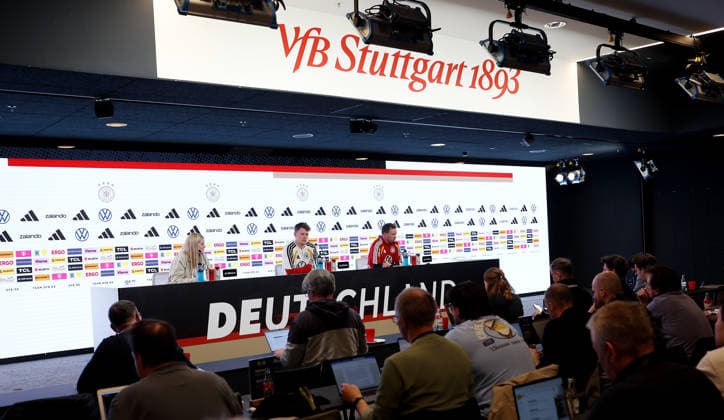 Stuttgart, Fußball Länderspiel Deutschland PK, Übersicht, v.l. Pressesprecherin Franziska Wülle, Alexander Nübel, Trainer Julian Nagelsmann