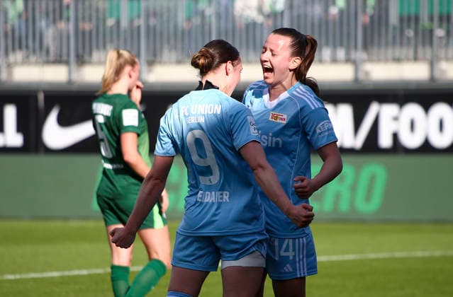 Deutschland: Frauen-Bundesliga 2025 2026, 22. Spieltag - VfL Wolfsburg VS 1. FC Union Berlin - AOK Stadion (Wolfsburg): Tor und Torjubel zum Hannah Eurlings (1. FC Union Berlin Frauen, 14) Sophie Weidauer (1. FC Union Berlin Frauen, 9) Wolfsburg Copyright: xAymanxAlahmedx