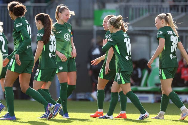 VfL vs. Berlin, BL Frauen Wolfsburg, 29.03.2026, Fußball, Frauen, Google Pixel Bundesliga, Saison 2025 2026, VfL Wolfsburg vs FC Union Berlin, Janina Minge (VfL Wolfsburg) jubelt mit der Mannschaft nach ihrem Tor zum 1:0 AOK Stadion Niedersachsen Deutschland