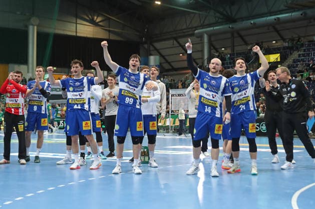 Handball DAIKIN HBL, SC DHfK Leipzig - ThSV Eisenach; 29.03.2026 Das Team von Eisenach feiert das Unentschieden mit seinen Fans wie einen Sieg. Emotionen. Handball, DAIKIN HBL, 1. Bundesliga, Saison 2025 2026, 26. Spieltag: SC DHfK Leipzig vs. ThSV Eisenach am 29.03.2026 in der Quarterback Immobilien Arena Leipzig. Copyright: xBEAUTIFULxSPORTS JanxKaeferx
