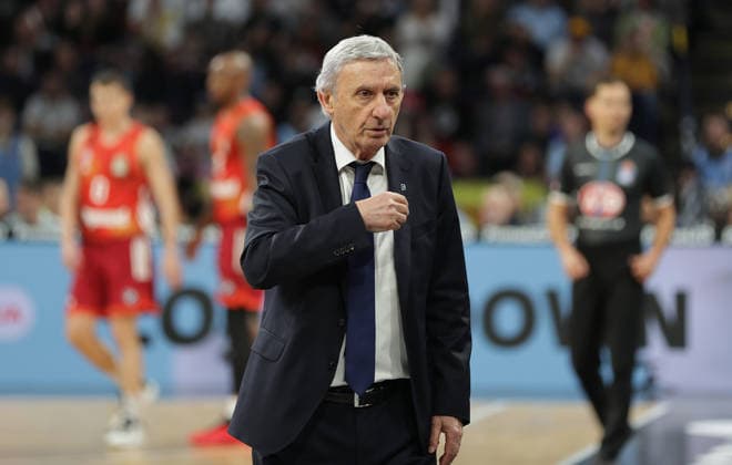 Headcoach Svetislav Pesic wuetend Basketball, Herren, Saison 2025 2026, easyCredit Basketball-Bundesliga, Basketball, Veolia Hamburg Towers gegen FC Bayern Muenchen