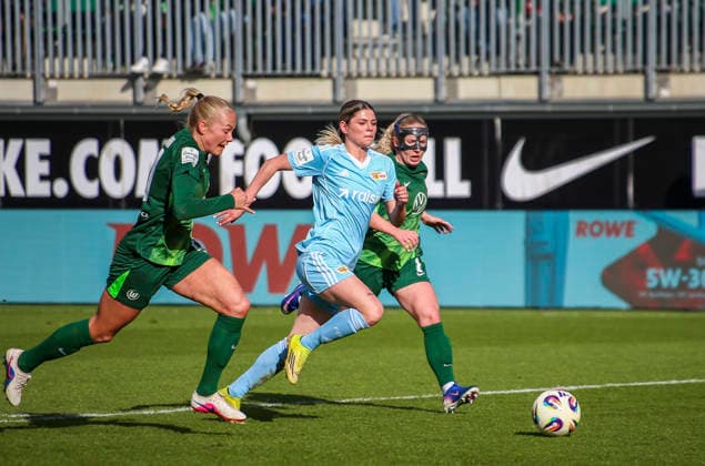 Deutschland: Frauen-Bundesliga 2025 2026, 22. Spieltag - VfL Wolfsburg VS 1. FC Union Berlin - AOK Stadion (Wolfsburg): Torchance Eileen Campbell (1. FC Union Berlin Frauen, 10) Thea Bjelde (VfL Wolfsburg Frauen, 2) Guro Bergsvand (VfL Wolfsburg Frauen, 20) Wolfsburg Copyright: xAymanxAlahmedx