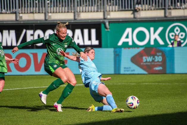 Deutschland: Frauen-Bundesliga 2025 2026, 22. Spieltag - VfL Wolfsburg VS 1. FC Union Berlin - AOK Stadion (Wolfsburg): Torchance Eileen Campbell (1. FC Union Berlin Frauen, 10) Guro Bergsvand (VfL Wolfsburg Frauen, 20) Wolfsburg Copyright: xAymanxAlahmedx