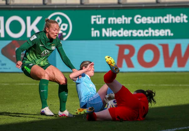 Deutschland: Frauen-Bundesliga 2025 2026, 22. Spieltag - VfL Wolfsburg VS 1. FC Union Berlin - AOK Stadion (Wolfsburg): Torchance Eileen Campbell (1. FC Union Berlin Frauen, 10) Guro Bergsvand (VfL Wolfsburg Frauen, 20) Stina Johannes (VfL Wolfsburg Frauen, 1) Wolfsburg Copyright: xAymanxAlahmedx