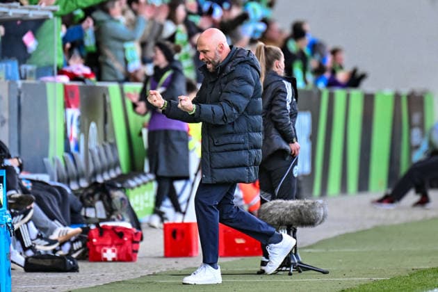 Fußball I Frauen I Saison 2025-2026 I Bundesliga I 22. Spieltag I VfL Wolfsburg - 1. FC Union Berlin I 29.03.2026 Torjubel Stephan Lerch (Trainer, VfL Wolfsburg) nach dem Ausgleich zum 1:1 Freisteller, Nahaufnahme, Porträt, Portrait, Einzelfoto, Einzelbild, Körper Wolfsburg AOK Stadion Niedersachsen Deutschland Copyright: xLobeca InesxHähnelx