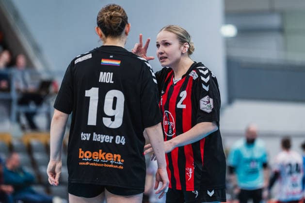 Denise Mol (TSV Bayer 04 Leverkusen, 19) nimmt anweisungen von Annika Ingenpaß (TSV Bayer 04 Leverkusen, 02) entgegen TSV Bayer 04 Leverkusen vs. TG Nuertingen, Handball, 2.Handball-Bundesliga, 22.Spieltag, Saison 2025 26, 29.03.2026, TSV Bayer 04 Leverkusen vs. TG Nuertingen, Handball, 2.HBL, 22.Spieltag, Saison 2025 26, 29.03.2026 Leverkusen Copyright: xEibner-Pressefoto LukasxBaldygax EP_LBA