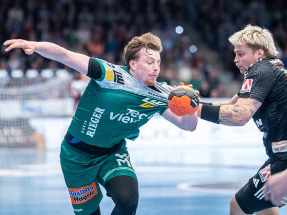 Erik Persson (Frisch Auf Goeppingen, 22) im Zweikampf mit Marek Nissen (HC Erlangen, 06), Frisch Auf Goeppingen vs. HC Erlangen, Handball, 1. Bundesliga, Herren, Spielzeit 2025 2026, 29.03.2026, Frisch Auf Goeppingen vs. HC Erlangen, Handball, 1. Bundesliga, Herren, Spielzeit 2025 2026, 29.03.2026 Goeppingen Copyright: xEibner-Pressefoto MichaelxSchmidx EP_MST