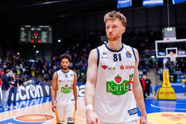 easycredit BBL, Frankfurt Skyliners - Rostock Seawolves, 29.03.2026 Frustrierte Gesichert nach dem Spiel bei den Rostock Seawolves; hier u. a.: Andy van Vliet (Rostock Seawolves, 81) Spiel der easycredit BBL: Frankfurt Skyliners - Rostock Seawolves; am 26. Spieltag der Saison 25 26 in der Süwag Energie ARENA am 29.03.2026 Copyright: xBEAUTIFULxSPORTS Hahnex