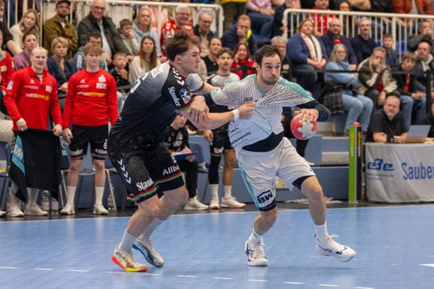 Zweikampf zwischen Tom Wolf (TuSEM Essen, 26) und Dominik Claus (SG BBM Bietigheim, 07). TuSEM Essen vs. SG BBM Bietigheim, Handball, 2. HBL, 25. Spieltag, Saison 2025 2026, 29.03.2026 TuSEM Essen vs. SG BBM Bietigheim, Handball, 2. HBL, 25. Spieltag, Saison 2025 2026, 29.03.2026 Essen Copyright: xEibner-Pressefoto ThomasxHaeslerx EP_THR