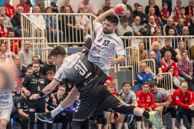Zweikampf zwischen Max Neuhaus (TuSEM Essen, 37) und Juan de la Pena (SG BBM Bietigheim, 13). TuSEM Essen vs. SG BBM Bietigheim, Handball, 2. HBL, 25. Spieltag, Saison 2025 2026, 29.03.2026 TuSEM Essen vs. SG BBM Bietigheim, Handball, 2. HBL, 25. Spieltag, Saison 2025 2026, 29.03.2026 Essen Copyright: xEibner-Pressefoto ThomasxHaeslerx EP_THR