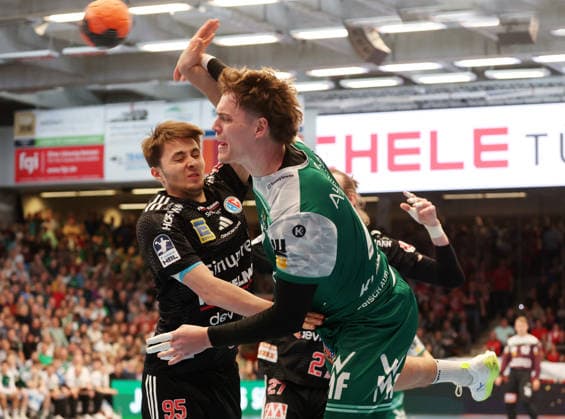 29.03.2026, Deutschland, Göppingen, Handball DAIKIN HBL, FRISCH AUF! Göppingen vs. HC Erlangen, v.l. Tim Gömmel (HC), Victor Klöve (FAG)