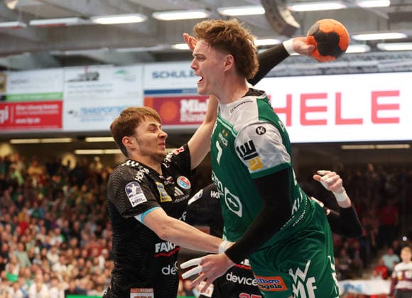 29.03.2026, Deutschland, Göppingen, Handball DAIKIN HBL, FRISCH AUF! Göppingen vs. HC Erlangen, v.l. Tim Gömmel (HC), Victor Klöve (FAG)