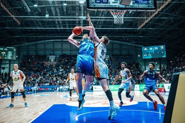 Till Pape (Skyliners Frankfurt, 19), Andy van Vliet (Rostock Seawolves 81) GER, Skyliners Frankfurt vs. Rostock Seawolves, easycredit BBL, Bundesliga, 26 Spieltag, Saison 2025 2026. 29.03.2026 Eibner-Pressefoto Attila Ziga GER, Skyliners Frankfurt vs. Rostock Seawolves, easycredit BBL, Bundesliga, 26 Spieltag, Saison 2025 2026. 29.03.2026 Frankfurt am Main Copyright: xEibner-Pressefotox EP_AZA