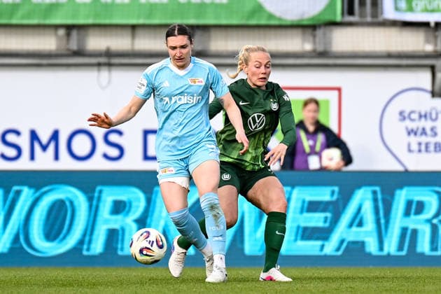 Fußball I Frauen I Saison 2025-2026 I Bundesliga I 22. Spieltag I VfL Wolfsburg - 1. FC Union Berlin I 29.03.2026 Sophie Weidauer (9, 1. FC Union Berlin) und Guro Bergsvand (20, VfL Wolfsburg) Wolfsburg AOK Stadion Niedersachsen Deutschland Copyright: xLobeca InesxHähnelx