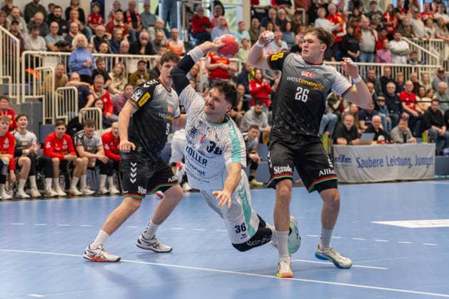 Jonathan Fischer (SG BBM Bietigheim, 36) kommt gegen Tom Wolf (TuSEM Essen, 26) zum Wurf. TuSEM Essen vs. SG BBM Bietigheim, Handball, 2. HBL, 25. Spieltag, Saison 2025 2026, 29.03.2026 TuSEM Essen vs. SG BBM Bietigheim, Handball, 2. HBL, 25. Spieltag, Saison 2025 2026, 29.03.2026 Essen Copyright: xEibner-Pressefoto ThomasxHaeslerx EP_THR