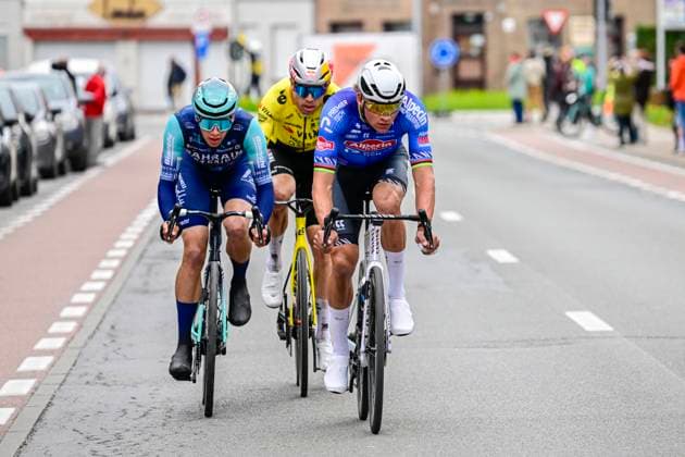 In Flanders Fields From Middelkerke to Wevelgem 2026 Cycling Race WEVELGEM, BELGIUM - MARCH 29 : Rider of Bahrain - Victorious, VAN DER POEL Mathieu of Alpecin Premier Tech and VAN AERT Wout of Team Visma Lease a Bike in the escape pack during the 88th edition of In Flanders Fields From Middelkerke to Wevelgem an UCI World Tour 1.UWT one day cycling road race for Men Elite of 240 km with start in Middelkerke and finish in Wevelgem on March 29, 2026 in Wevelgem, Belgium, 29 03 2026 ( Motordriver Guy De Vuyst - Wevelgem Belgium  Copyright: xJanxDexMeuleneirx