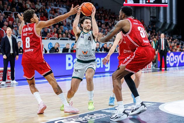 Demarcus Demonia (BMA365 Bamberg Baskets, 08), Clay Guillozet (Vet-Concept Gladiators Trier, 04), Ejiofor Onu (BMA365 Bamberg Baskets, 35), BMA365 Bamberg Baskets vs. Vet-Concept Gladiators Trier, Basketball, easyCredit BBL, 26. Spieltag, 29.03.2026 BMA365 Bamberg Baskets vs. Vet-Concept Gladiators Trier, Basketball, easyCredit BBL, 26. Spieltag, 29.03.2026 Bamberg Copyright: xEibner-Pressefoto G.xSantemizx EP_EER