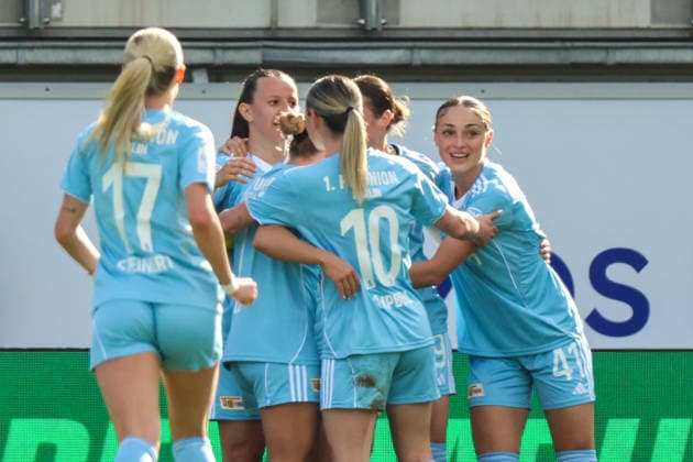 Wolfsburg, Deutschland: 29. März 2026 - 1. Frauen Bundesliga - 22. Spieltag - VfL Wolfsburg vs. Union Berlin Im Bild: v.li. die Zweite Torschützin Hannah Eurlings (Union Berlin) macht das Tor zum 1:0 für Berlin und jubelt mit ihren Mannschaftskolleginnen Copyright: HMBxMedia MadeleinexFantini