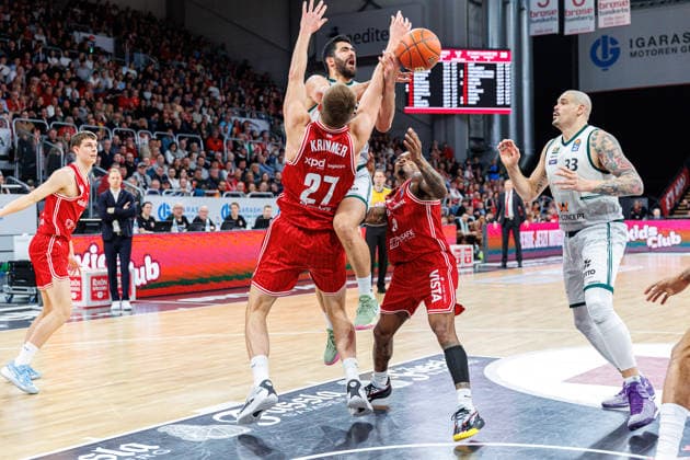 Moritz Krimmer (BMA365 Bamberg Baskets, 27), Behnam Yakhchali Dehkordi (Vet-Concept Gladiators Trier, 08), Maik Zirbes (Vet-Concept Gladiators Trier, 33), BMA365 Bamberg Baskets vs. Vet-Concept Gladiators Trier, Basketball, easyCredit BBL, 26. Spieltag, 29.03.2026 BMA365 Bamberg Baskets vs. Vet-Concept Gladiators Trier, Basketball, easyCredit BBL, 26. Spieltag, 29.03.2026 Bamberg Copyright: xEibner-Pressefoto G.xSantemizx EP_EER