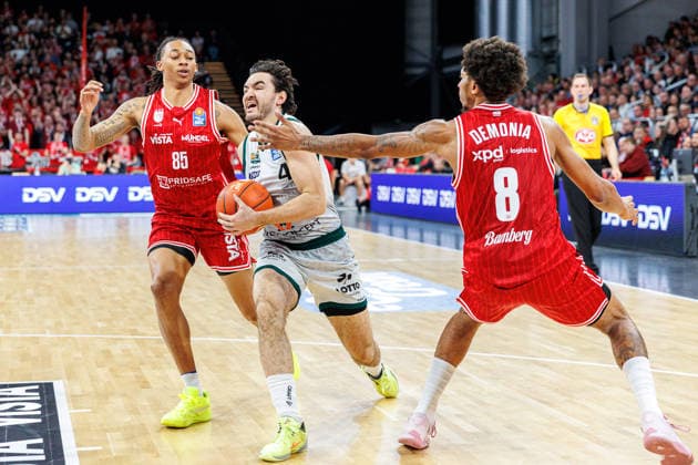 Austin Crowley (BMA365 Bamberg Baskets, 85), Clay Guillozet (Vet-Concept Gladiators Trier, 04), Demarcus Demonia (BMA365 Bamberg Baskets, 08), BMA365 Bamberg Baskets vs. Vet-Concept Gladiators Trier, Basketball, easyCredit BBL, 26. Spieltag, 29.03.2026 BMA365 Bamberg Baskets vs. Vet-Concept Gladiators Trier, Basketball, easyCredit BBL, 26. Spieltag, 29.03.2026 Bamberg Copyright: xEibner-Pressefoto G.xSantemizx EP_EER