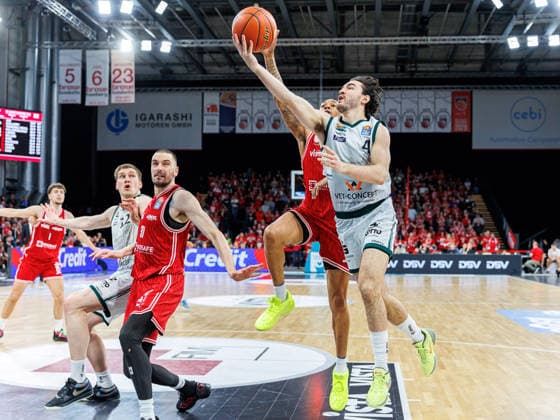 Daniel Keppeler (BMA365 Bamberg Baskets, 31), Austin Crowley (BMA365 Bamberg Baskets, 85), Clay Guillozet (Vet-Concept Gladiators Trier, 04), BMA365 Bamberg Baskets vs. Vet-Concept Gladiators Trier, Basketball, easyCredit BBL, 26. Spieltag, 29.03.2026 BMA365 Bamberg Baskets vs. Vet-Concept Gladiators Trier, Basketball, easyCredit BBL, 26. Spieltag, 29.03.2026 Bamberg Copyright: xEibner-Pressefoto G.xSantemizx EP_EER