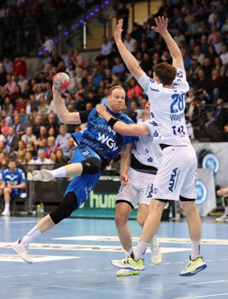 29.03.2026, Deutschland, Stuttgart, Handball Bundesliga, TVB Stuttgart vs. Lemgo Lippe, v.l. Lenny Rubin (TVB), Hendrik Wagner (Lemgo)