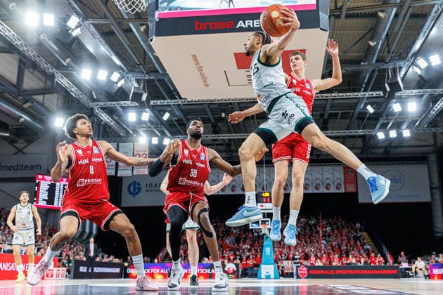 Demarcus Demonia (BMA365 Bamberg Baskets, 08), Ejiofor Onu (BMA365 Bamberg Baskets, 35), Richard Balint (BMA365 Bamberg Baskets, 11), Jordan Roland (Vet-Concept Gladiators Trier, 15), BMA365 Bamberg Baskets vs. Vet-Concept Gladiators Trier, Basketball, easyCredit BBL, 26. Spieltag, 29.03.2026 BMA365 Bamberg Baskets vs. Vet-Concept Gladiators Trier, Basketball, easyCredit BBL, 26. Spieltag, 29.03.2026 Bamberg Copyright: xEibner-Pressefoto G.xSantemizx EP_EER