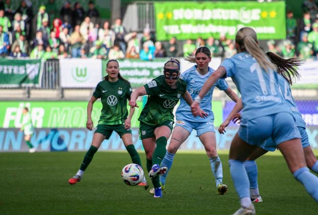 Deutschland: Frauen-Bundesliga 2025 2026, 22. Spieltag - VfL Wolfsburg VS 1. FC Union Berlin - AOK Stadion (Wolfsburg): Thea Bjelde (VfL Wolfsburg Frauen, 2) Eileen Campbell (1. FC Union Berlin Frauen, 10) Wolfsburg Copyright: xAymanxAlahmedx