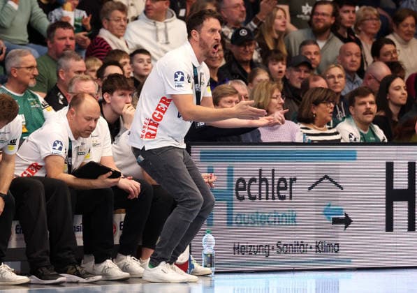 29.03.2026, Deutschland, Göppingen, Handball DAIKIN HBL, FRISCH AUF! Göppingen vs. HC Erlangen, FAG Trainer Ben Matschke
