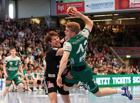29.03.2026, Deutschland, Göppingen, Handball DAIKIN HBL, FRISCH AUF! Göppingen vs. HC Erlangen, v.l. Florian Scheerer (HC), Martin Hanne (FAG)