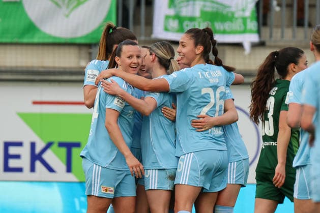 Wolfsburg, Deutschland: 29. März 2026 - 1. Frauen Bundesliga - 22. Spieltag - VfL Wolfsburg vs. Union Berlin Im Bild: Die Spielerinnen von Union Berlin jubeln nach einem Eigentor von Wolfsburg zum 2:1 für Union Berlin Copyright: HMBxMedia MadeleinexFantini