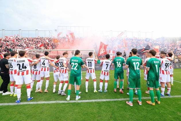 L.R. Vicenza s players celebrate their victory at the end of the match during the match of 34th day of the Serie B Championship between L.R. Vicenza vs Union Brescia at the Romeo Menti Stadium on 29 March 2026 in Vicenza, VI.  Copyright: xEmanuelexPennacchio IPAxSportx xipa-agency.netx xx IPA_73606545 IPA_Agency_IPA73606545