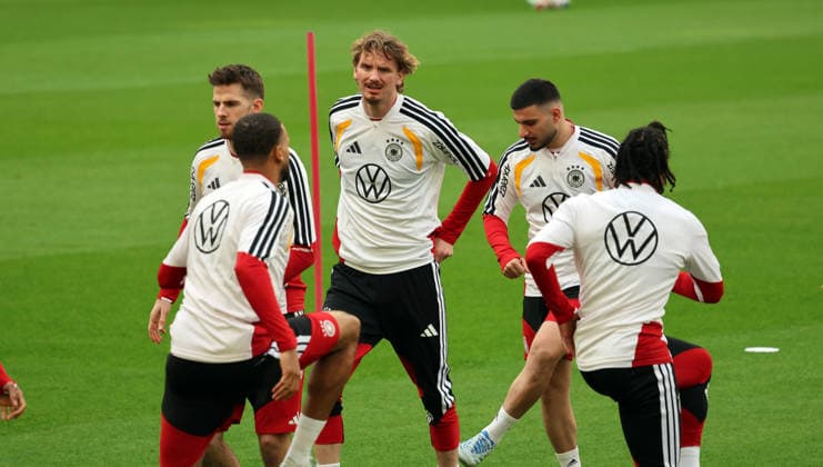 29.03.26 DFB Training Deutschland, Stuttgart, 29.03.2026, Fussball, Nationalmannschaft; 2026, DFB Deutschland, Training: v.l. Nick Woltemade, Deniz Undav.