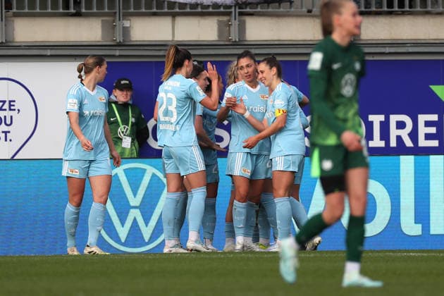 VfL vs. Berlin, BL Frauen Wolfsburg, 29.03.2026, Fußball, Frauen, Google Pixel Bundesliga, Saison 2025 2026, VfL Wolfsburg vs FC Union Berlin,Tanja Pawollek (Union Berlin) jubelt mit der Mannschaft nach ihrem Tor zum 1:3 AOK Stadion Niedersachsen Deutschland