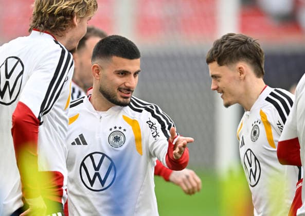 Nick Woltemade GER (11) Deniz Undav GER (13) im Gespraech Diskussion mit Florian Wirtz GER (17 Aufwaermen Training iam 29.03.2026 m Vorfeld des DFB Laenderspiel Deutschland GER vs Ghana GHA Freundschatsspiel Testspiel am 30.03.2026 DFL REGULATIONS PROHIBIT ANY USE OF PHOTOGRAPHS AS IMAGE SEQUENCES AND OR QUASI-VIDEO DFB Laenderspiel Deutschland GER vs Ghana GHA