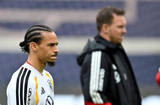 Leroy Sane GER (19) dahinter Bundestrainer Trainer Coach Julian Nagelsmann GER Aufwaermen Training iam 29.03.2026 m Vorfeld des DFB Laenderspiel Deutschland GER vs Ghana GHA Freundschatsspiel Testspiel am 30.03.2026 DFL REGULATIONS PROHIBIT ANY USE OF PHOTOGRAPHS AS IMAGE SEQUENCES AND OR QUASI-VIDEO DFB Laenderspiel Deutschland GER vs Ghana GHA