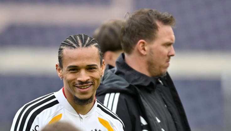 Leroy Sane GER (19) dahinter Bundestrainer Trainer Coach Julian Nagelsmann GER Aufwaermen Training iam 29.03.2026 m Vorfeld des DFB Laenderspiel Deutschland GER vs Ghana GHA Freundschatsspiel Testspiel am 30.03.2026 DFL REGULATIONS PROHIBIT ANY USE OF PHOTOGRAPHS AS IMAGE SEQUENCES AND OR QUASI-VIDEO DFB Laenderspiel Deutschland GER vs Ghana GHA