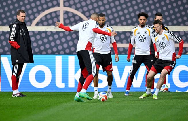Bundestrainer Trainer Coach Julian Nagelsmann GER Josha Vagnoman GER (23) Aufwaermen Training iam 29.03.2026 m Vorfeld des DFB Laenderspiel Deutschland GER vs Ghana GHA Freundschatsspiel Testspiel am 30.03.2026 DFL REGULATIONS PROHIBIT ANY USE OF PHOTOGRAPHS AS IMAGE SEQUENCES AND OR QUASI-VIDEO DFB Laenderspiel Deutschland GER vs Ghana GHA