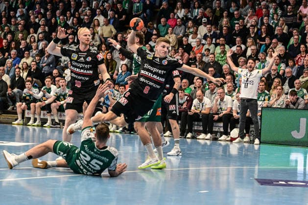 DAIKIN HBL Bundesliga: Frisch Auf! Göppingen - HC Erlangen; Göppingen, 29.03.2026 Sander Overjordet (HC Erlangen, 8) beim Sprungwurf gegen Ludvig Jurmala (FRISCH AUF! Göppingen, 25) Göppingen, 29.03.2026, 26. Spieltag der DAIKIN Handball-Bundesliga, Frisch Auf! Göppingen - HC Erlangen EWS-Arena, Göppingen. Copyright: xBEAUTIFULxSPORTS Märklx