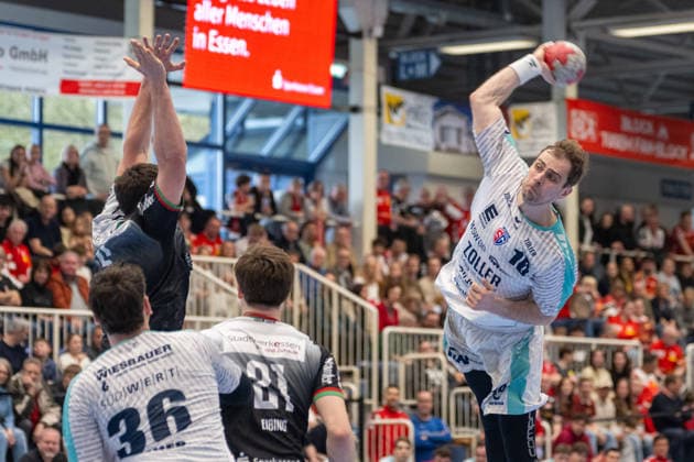Tom Wolf (SG BBM Bietigheim, 10) mit einem Gewaltwurf. TuSEM Essen vs. SG BBM Bietigheim, Handball, 2. HBL, 25. Spieltag, Saison 2025 2026, 29.03.2026 TuSEM Essen vs. SG BBM Bietigheim, Handball, 2. HBL, 25. Spieltag, Saison 2025 2026, 29.03.2026 Essen Copyright: xEibner-Pressefoto ThomasxHaeslerx EP_THR