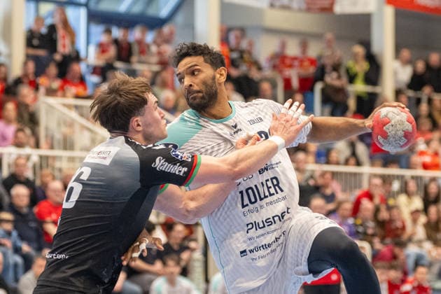 Zweikampf zwischen Tom Wolf (TuSEM Essen, 26) und Djibril M Bengue (SG BBM Bietigheim, 33). TuSEM Essen vs. SG BBM Bietigheim, Handball, 2. HBL, 25. Spieltag, Saison 2025 2026, 29.03.2026 TuSEM Essen vs. SG BBM Bietigheim, Handball, 2. HBL, 25. Spieltag, Saison 2025 2026, 29.03.2026 Essen Copyright: xEibner-Pressefoto ThomasxHaeslerx EP_THR